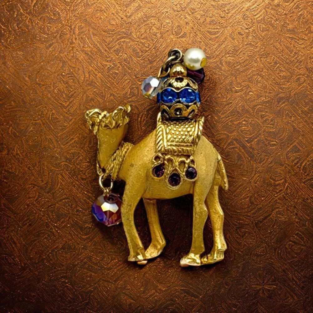 Vintage 1970s Napier Gold Tone Camel Brooch w/ Faux Crystals – Signed